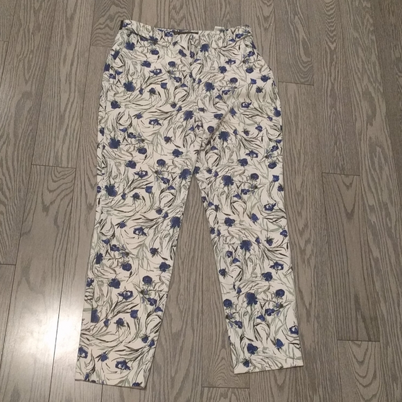 Beautiful floral pattern pants by Zara🌸🌼🍀 - Picture 5 of 10